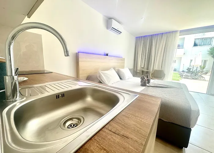 Sun Plaza - Adults Only Appart hôtel